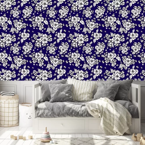 Tapete Weiße Blumen auf dunkelblauem Hintergrund