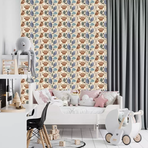 Tapete Niedliche Eulen in einem bunten Märchenwald