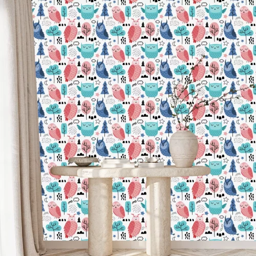 Tapete Bunte Eulen im Wald