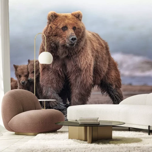 Fototapete Eine Bärenmutter mit ihren Jungen in ihrem natürlichen Lebensraum