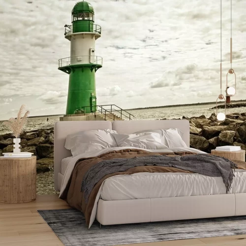 Fototapete Grün-weißer Leuchtturm auf Wellenbrecher