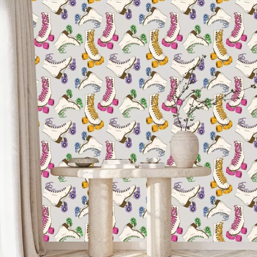 Tapete Bunte Inline-Skates im Retro-Stil auf grauem Hintergrund