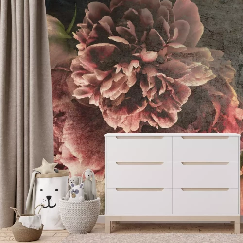 Fototapete Romantische rote Pfingstrosen Blumen auf dunklem Hintergrund