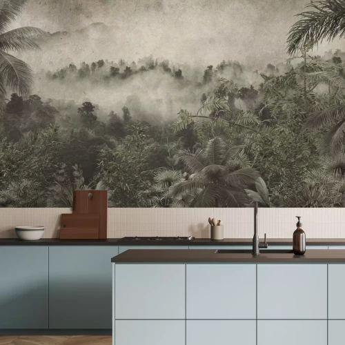 Fototapete Nebliger tropischer Wald mit Bergen im Hintergrund