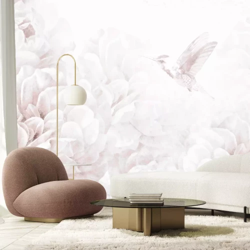 Fototapete Ein Vogel zwischen pastellfarbenen Pfingstrosenblüten