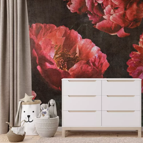 Fototapete Rote Blumen auf einem dunklen strukturierten Hintergrund