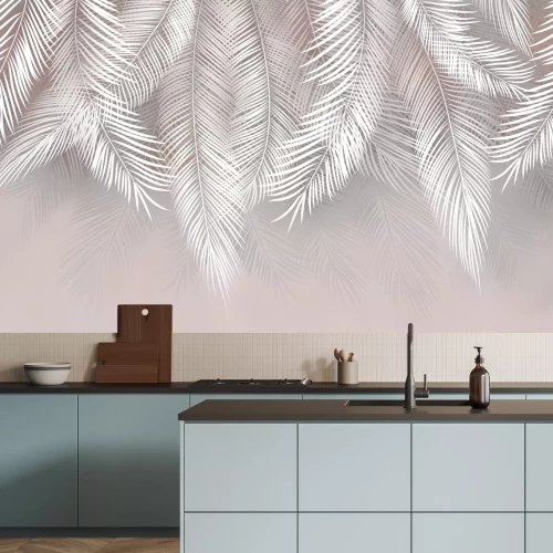 Fototapete Tropische Palmblätter hängen von oben auf einem pastellfarbenen Hintergrund