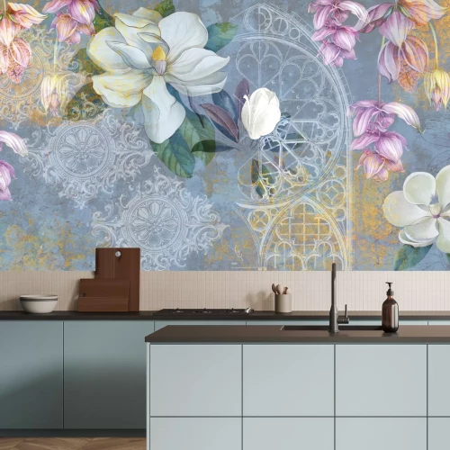 Fototapete Blumen vor Ornamenten auf Betongrund