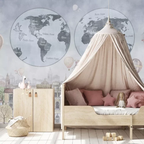 Fototapete Weltkarte und Luftballons über bunten Häusern Abbildung