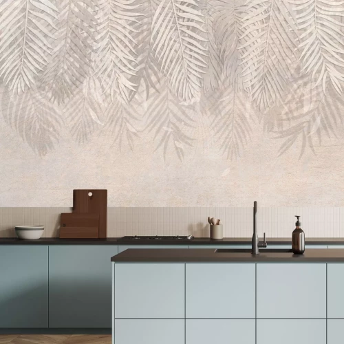 Fototapete Eine Pflanzenkomposition mit Palmblättern auf beigem Hintergrund