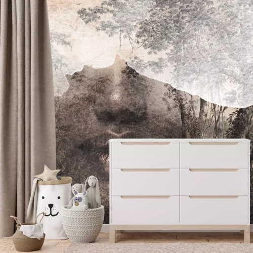 Fototapete Abstraktes Frauenporträt mit goldenem Akzent auf den Lippen zwischen tropischen Pflanzen