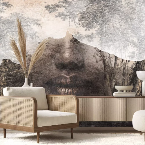 Fototapete Abstraktes Frauenporträt mit goldenem Akzent auf den Lippen zwischen tropischen Pflanzen