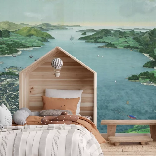 Fototapete Malerische Küstenstadt mit Bergen im Hintergrund