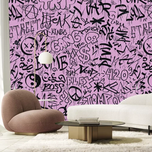 Fototapete Schriftzüge im Graffiti-Stil an einer rosa Wand
