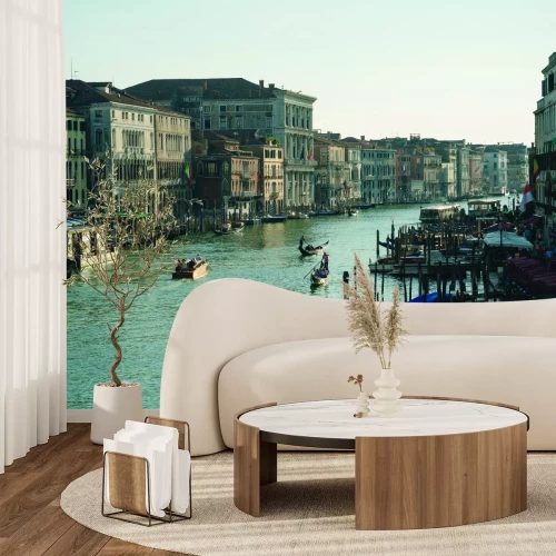 Fototapete Venezianischer Kanal umgeben von steinernen Gebäuden