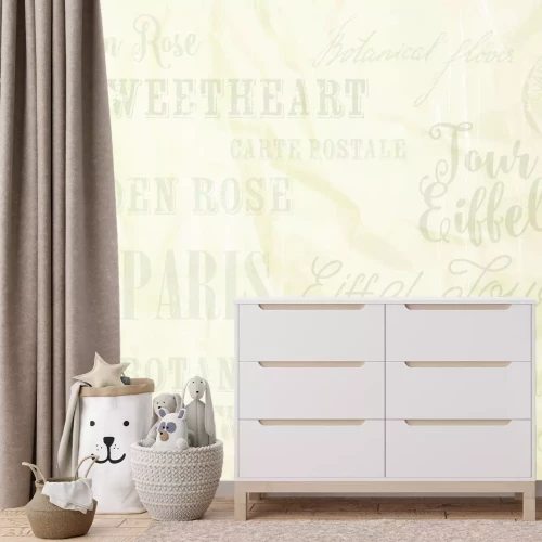 Fototapete Eiffelturm zwischen Blumen und Schriftzügen