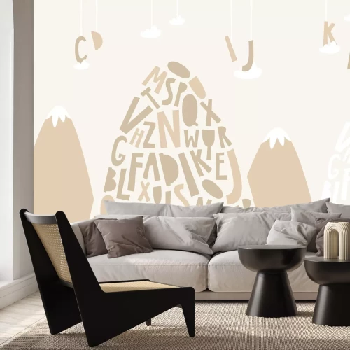 Fototapete Berge vor einem Hintergrund aus Wolken mit Buchstaben