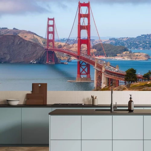 Fototapete Berglandschaft mit einer roten Brücke