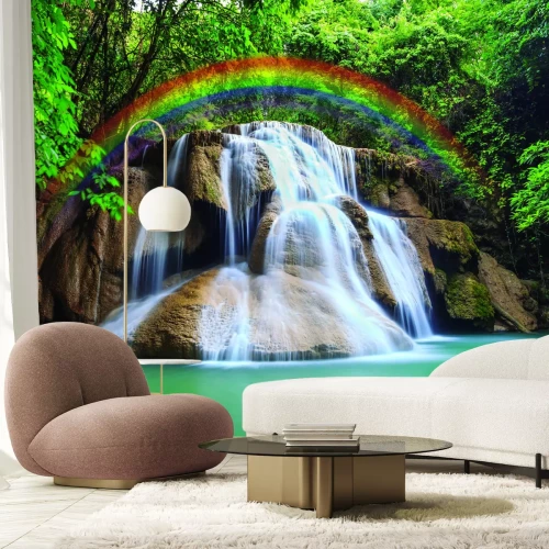 Fototapete Regenbogen über einer malerischen Landschaft mit Wasserfall im Wald