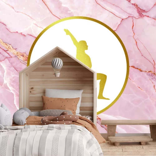 Fototapete Frau macht Yoga auf rosa Marmor