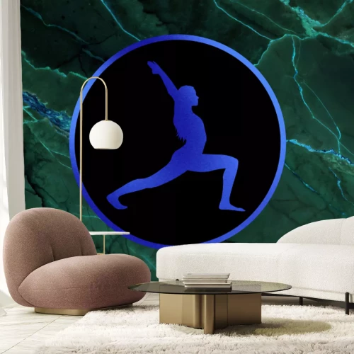 Fototapete Frau macht Yoga auf rosa Marmor