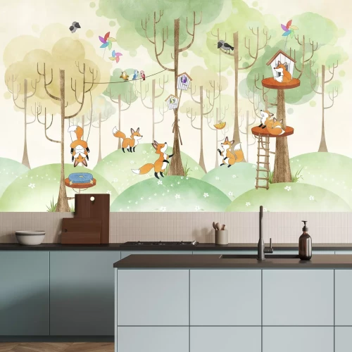 Fototapete Füchse, die im Wald mit Hügeln spielen