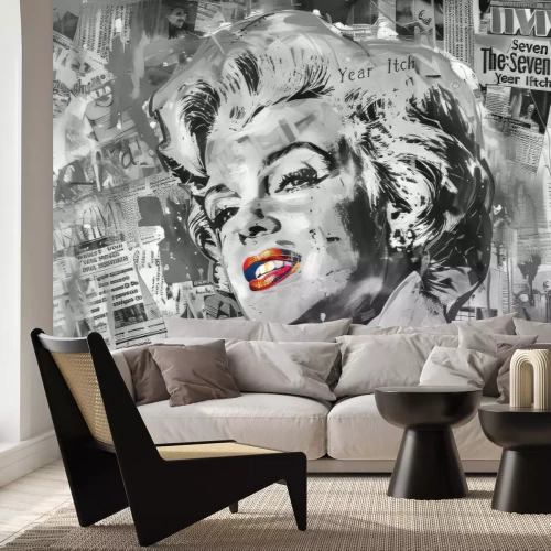 Fototapete Marilyn Monroe vor einer Wand aus Zeitungen