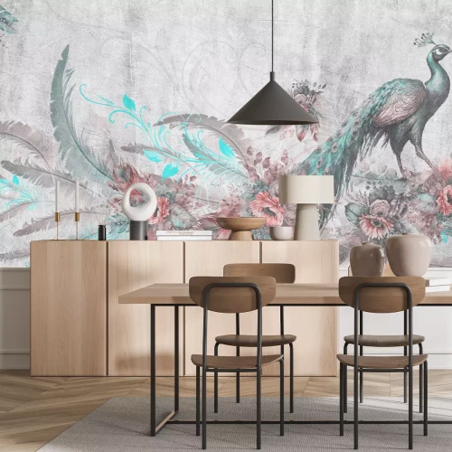 Fototapete Pfau und Blumen vor Betonhintergrund in Grautönen