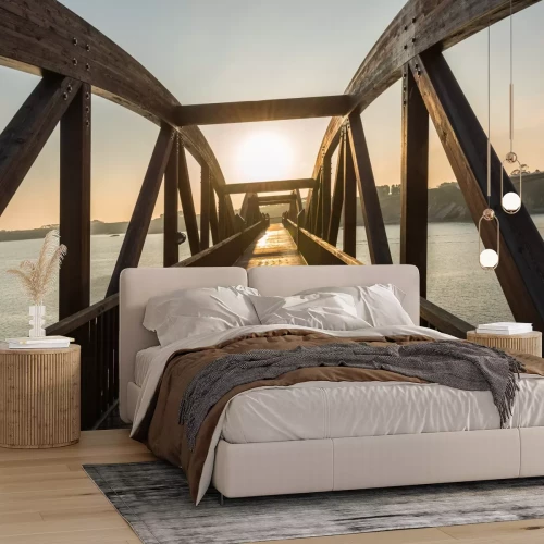 Fototapete Holzbrücke über dem Fluss im Sonnenlicht