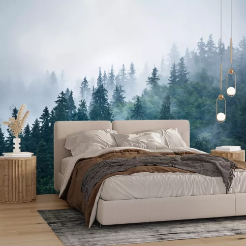 Fototapete Dunkelgrüner Nadelwald im Nebel