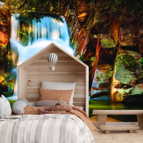 Fototapete Waldwasserfall und Steine in einer natürlichen Landschaft