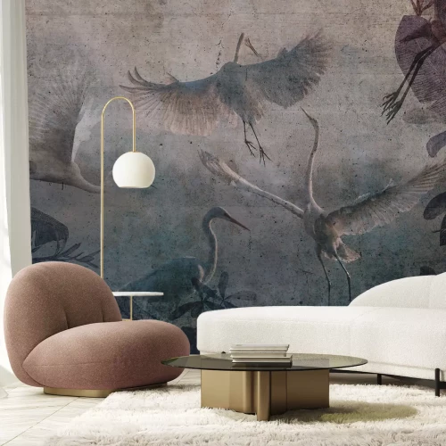 Fototapete Fliegende Kraniche und tropische Blätter Muster auf Betonstruktur