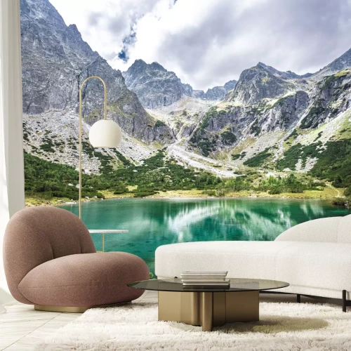 Fototapete Malerische Landschaft mit einem Bergsee