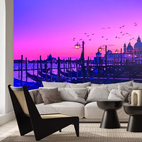 Fototapete Venezianischer Sonnenuntergang mit Gondeln und Kathedrale im Hintergrund