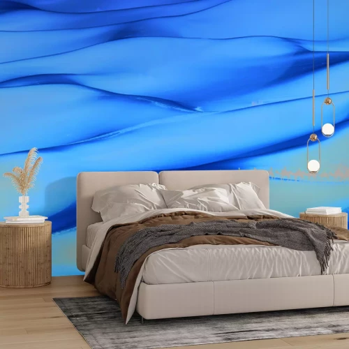 Fototapete Kamele, die durch eine große Wüste gehen