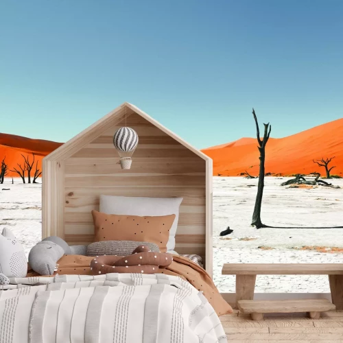 Fototapete Trockene Bäume in einer sandigen Wüste