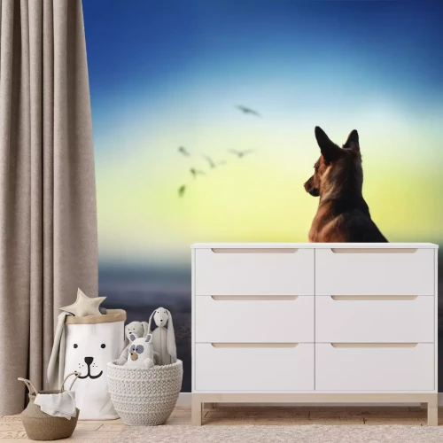 Fototapete Großer Hund am Strand vor dem Meer