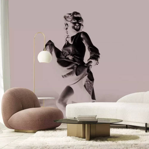 Fototapete Schwarzweißfoto einer Frau in einem Kleid im Monroe-Stil