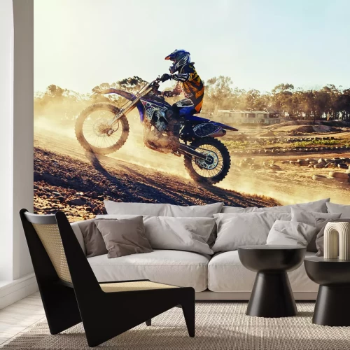 Fototapete Motorradfahrer, der auf einem Hügel fährt