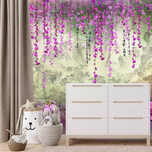 Fototapete Hängende Kirschblüten vor einem Waldhintergrund