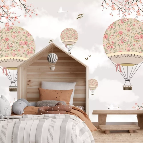 Fototapete Ballons zwischen Sakura-Blüten und zarten Zweigen