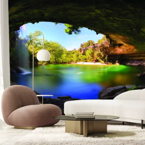 Fototapete Landschaft mit Wasserfall, der in einen See mit Sandstrand mündet