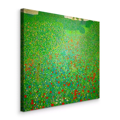 Bild Ein malerisches Mohnfeld mit Obstbäumen