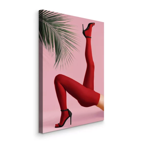 Bild Foto einer Frau in roter Strumpfhose vor rosa Hintergrund