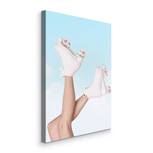 Bild Frauenbeine in pastellfarbenen Rollschuhen vor dem Himmel