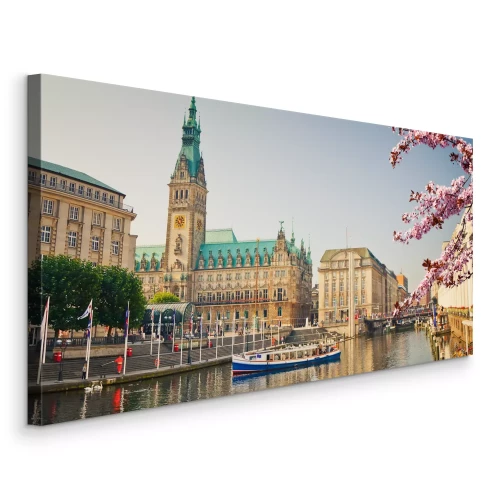 Bild Frühlingsansicht der Hamburger Innenstadt mit einem Boot auf dem Wasser