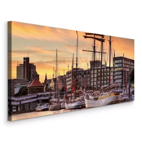 Bild Schiffe im Yachthafen vor dem Hintergrund städtischer Entwicklung