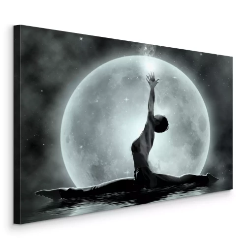 Bild Eine Frau im Spagat vor dem Vollmond