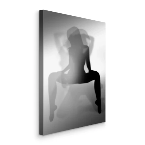 Bild Eine Frau in einem künstlerischen Lichtspiel