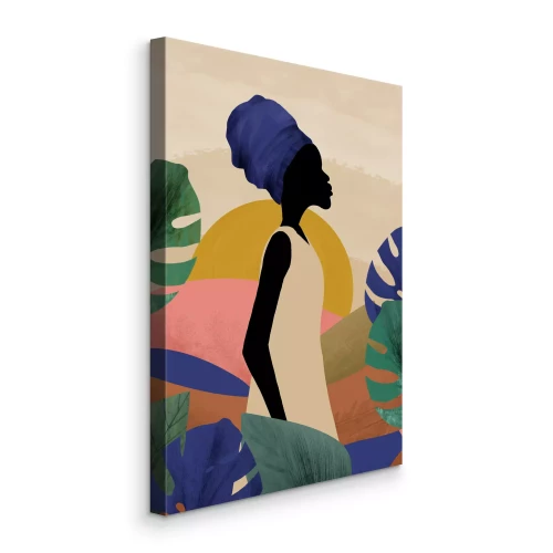 Bild Eine schwarze Frau mit Turban vor einem Hintergrund aus Blättern.